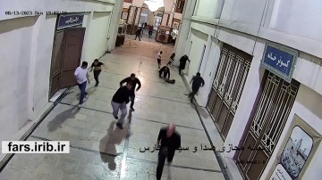 اولین فیلم از دوربین های مدار بسته حرم شاهچراغ و لحظه ورود تروریست داعشی